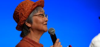 ���D����